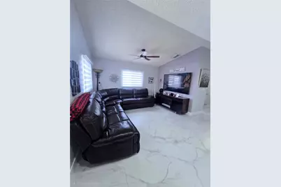 2727 W 70th St, Hialeah, FL 33016 - Photo 5