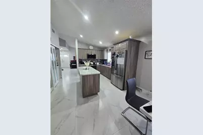 2727 W 70th St, Hialeah, FL 33016 - Photo 9