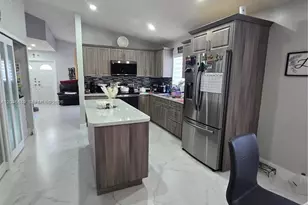2727 W 70th St, Hialeah, FL 33016 - Photo 9