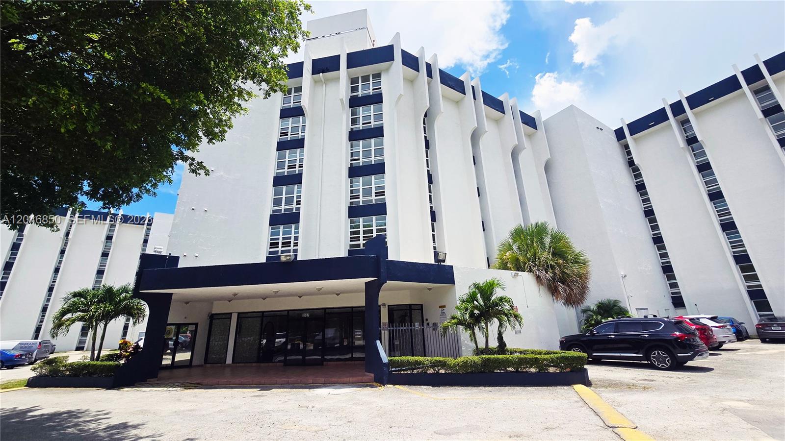 9682 Fontainebleau Blvd #203 main architectural view