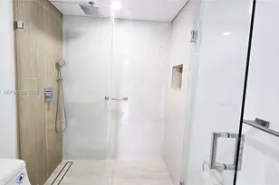 9682 Fontainebleau Blvd, Miami, FL 33172 - Photo 25