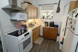 1021 NW 3rd St, Miami, FL 33128 - Photo 3