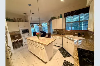 16048 NW 82nd Pl, Miami Lakes, FL 33016 - Photo 35