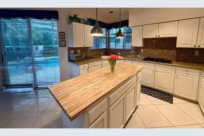 16048 NW 82nd Pl, Miami Lakes, FL 33016 - Photo 37