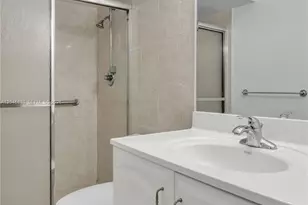 1000 NE 14th Ave, Hallandale Beach, FL 33009 - Photo 7