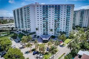 19380 Collins Ave, Sunny Isles Beach, FL 33160 - Photo 27