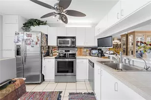 10160 NW 24th Pl, Sunrise, FL 33322 - Photo 5
