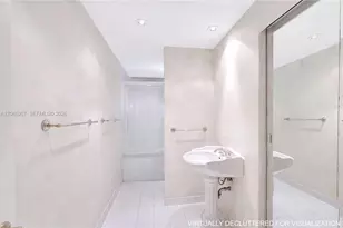5005 Collins Ave, Miami Beach, FL 33140 - Photo 23