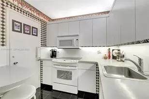 5005 Collins Ave, Miami Beach, FL 33140 - Photo 35