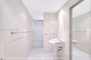 5005 Collins Ave, Miami Beach, FL 33140 - Photo 11