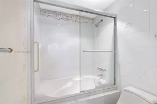 5005 Collins Ave, Miami Beach, FL 33140 - Photo 31