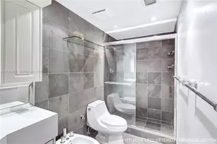 5005 Collins Ave, Miami Beach, FL 33140 - Photo 17