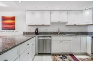 6039 Collins Ave, Miami Beach, FL 33140 - Photo 9