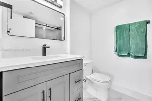 1000 W Island Blvd, Aventura, FL 33160 - Photo 21