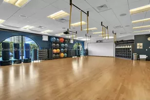 1000 W Island Blvd, Aventura, FL 33160 - Photo 39