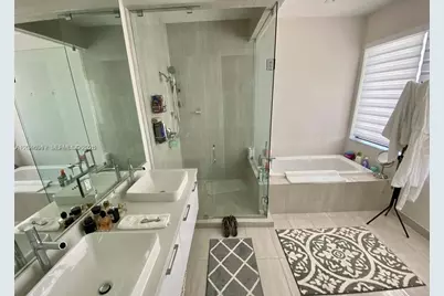 8256 NW 48th Ter, Doral, FL 33166 - Photo 21