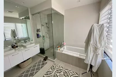 8256 NW 48th Ter, Doral, FL 33166 - Photo 19