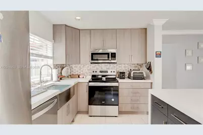 1237 NW 125th Ter, Sunrise, FL 33323 - Photo 15