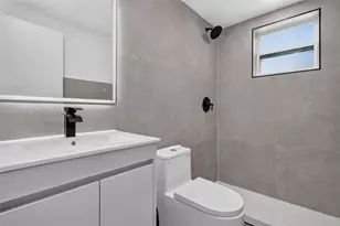 458 SW 9th St, Miami, FL 33130 - Photo 9