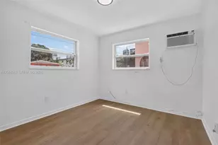 458 SW 9th St, Miami, FL 33130 - Photo 13