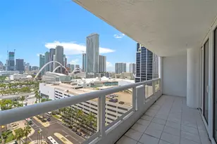 1717 N N Bayshore Dr, Miami, FL 33132 - Photo 29