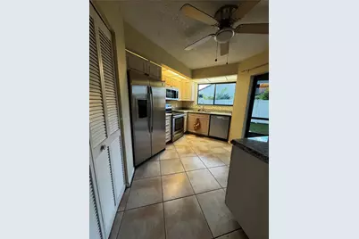 951 SW 109th Ave, Pembroke Pines, FL 33025 - Photo 7