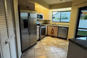 951 SW 109th Ave, Pembroke Pines, FL 33025 - Photo 7