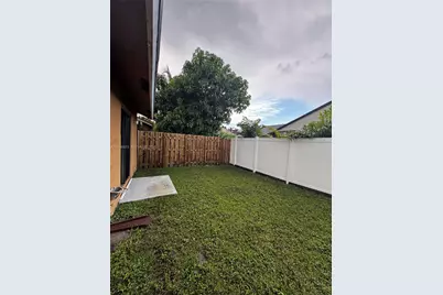 951 SW 109th Ave, Pembroke Pines, FL 33025 - Photo 21