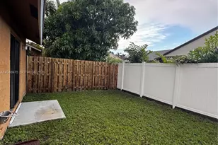 951 SW 109th Ave, Pembroke Pines, FL 33025 - Photo 21