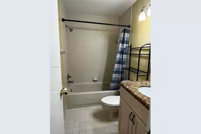 951 SW 109th Ave, Pembroke Pines, FL 33025 - Photo 15