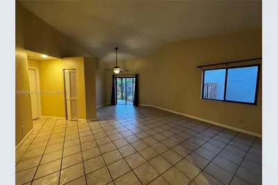 951 SW 109th Ave, Pembroke Pines, FL 33025 - Photo 3