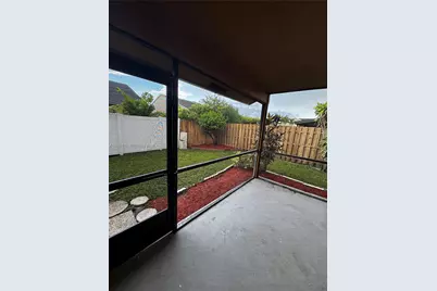 951 SW 109th Ave, Pembroke Pines, FL 33025 - Photo 9