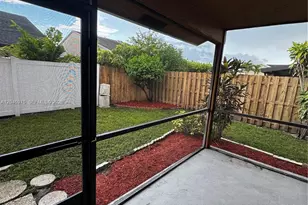 951 SW 109th Ave, Pembroke Pines, FL 33025 - Photo 9