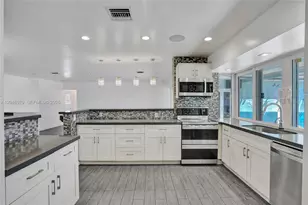 9240 54th St, Cooper City, FL 33328 - Photo 3