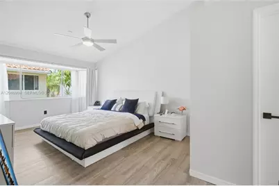 3715 Valais Dr, Hollywood, FL 33021 - Photo 23