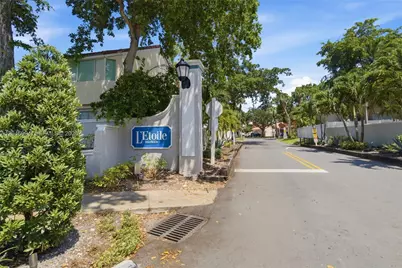 3715 Valais Dr, Hollywood, FL 33021 - Photo 47