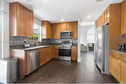 3715 Valais Dr, Hollywood, FL 33021 - Photo 11