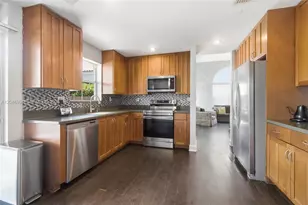 3715 Valais Dr, Hollywood, FL 33021 - Photo 11