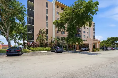 20840 San Simeon Way #609, Miami, FL 33179 - Photo 1