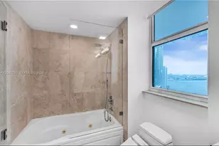41 SE 5th St, Miami, FL 33131 - Photo 25