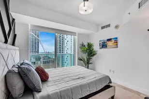 41 SE 5th St, Miami, FL 33131 - Photo 11