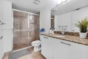 41 SE 5th St, Miami, FL 33131 - Photo 9