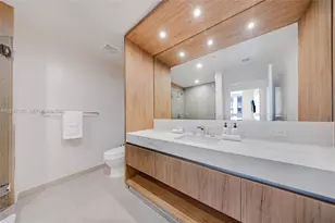 11 NE 6th St, Miami, FL 33132 - Photo 5