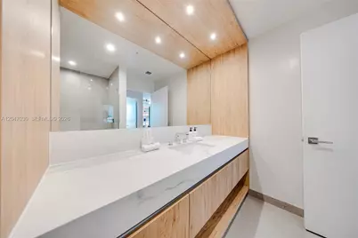 11 NE 6th St #2903, Miami, FL 33132 - Photo 19