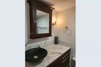 5401 Collins Ave #1110, Miami Beach, FL 33140 - Photo 21
