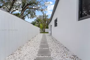 610 NE 164th Terrace, Miami, FL 33162 - Photo 37