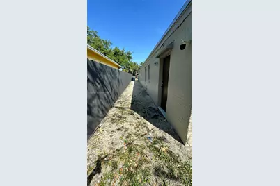 715 SW 6th St #1-2, Dania Beach, FL 33004 - Photo 17