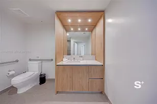 11 NE 6th St, Miami, FL 33132 - Photo 25