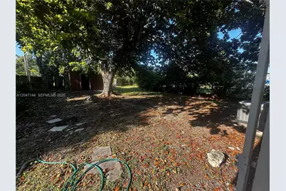 821 SW 2nd St, Florida City, FL 33034 - Photo 1