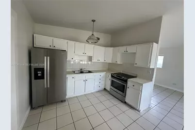 821 SW 2nd St, Florida City, FL 33034 - Photo 5
